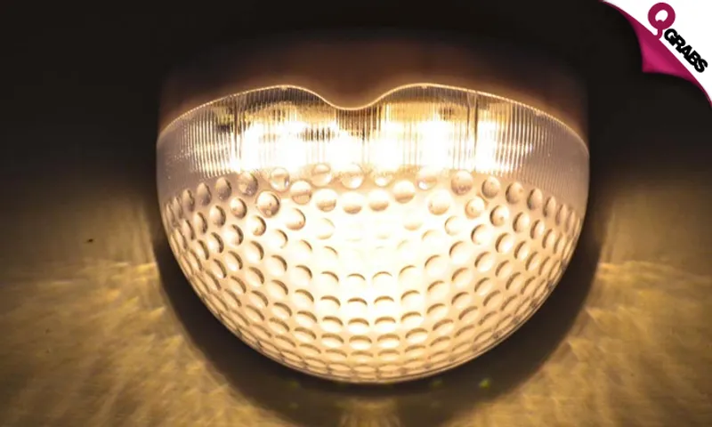 Solar-Powered Wall Light!